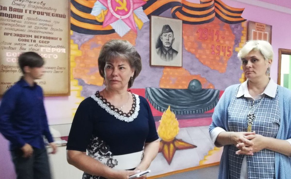 Татьяна Гигель в ходе рабочей командировки по региону встретилась с коллективом Каракокшинской общеобразовательной школы имени Семена Тартыкова