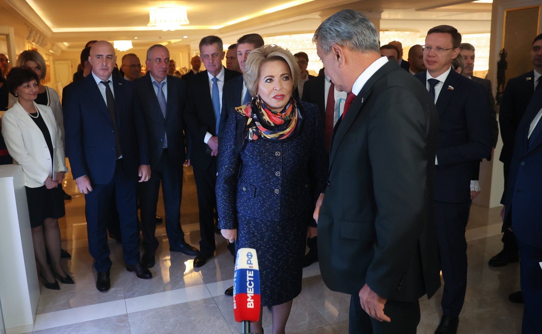 Валентина Матвиенко и Сергей Меняйло осмотрели выставку, посвященную истории и культуре Республики Северная Осетия – Алания, а также перспективным направлениям ее развития