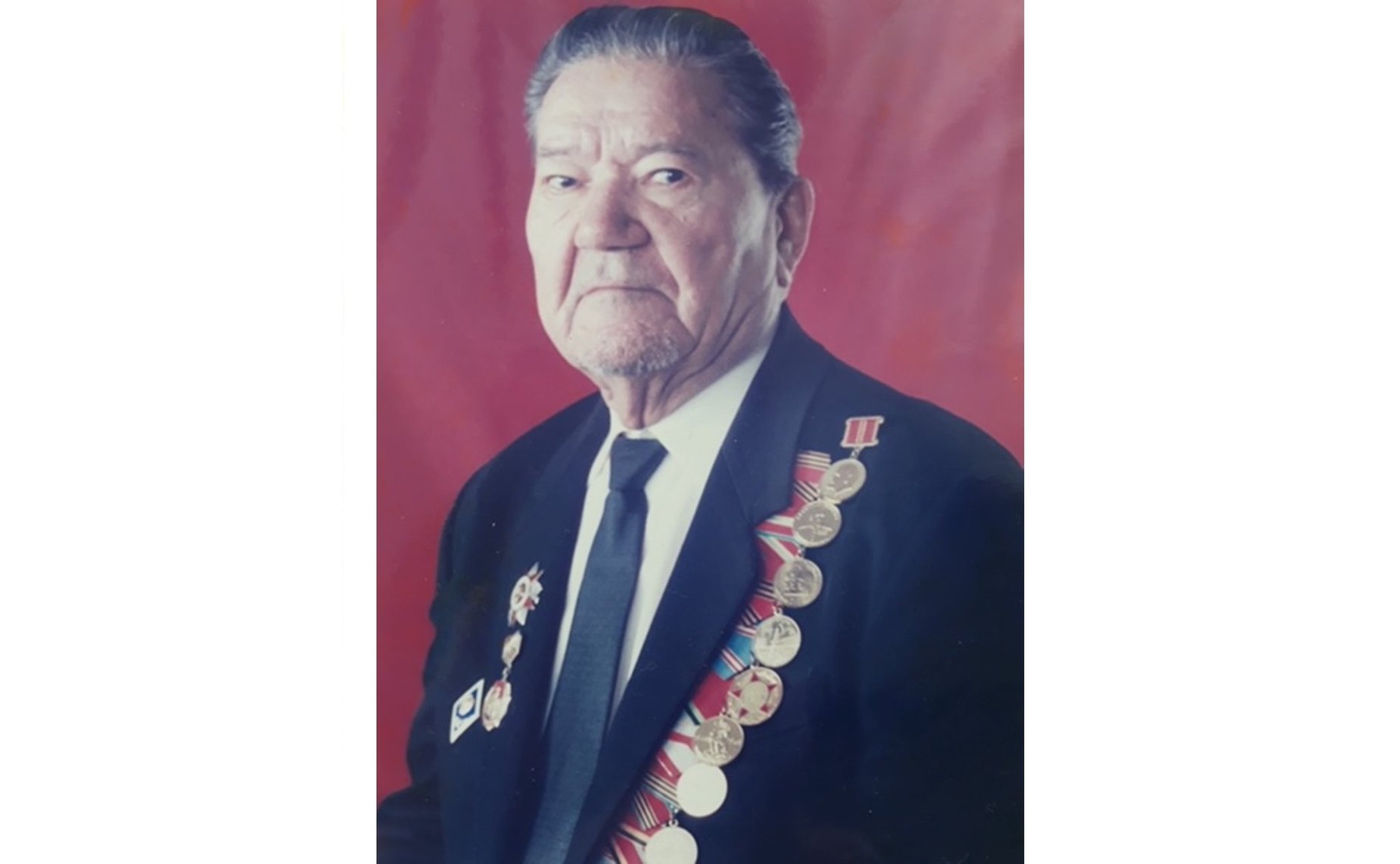 Шарафутдинов Насибулла (Николай Николаевич) 17.03.1923 гр. В 1942 г. артразведчиком направлен на фронт в 464-й стрелковый полк. С начала 1944 г. до Дня Победы в Ровенской обл. воевал с националистами ОУН. Дед сотрудницы Аппарата СФ Т. Абрамовой