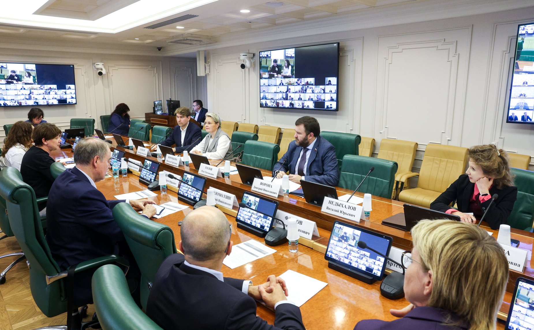 Круглый стол Комитета СФ по экономической политике «О правоприменительной практике в части недискриминационного доступа операторов связи к инфраструктуре многоквартирных домов в целях обеспечения граждан услугами связи»