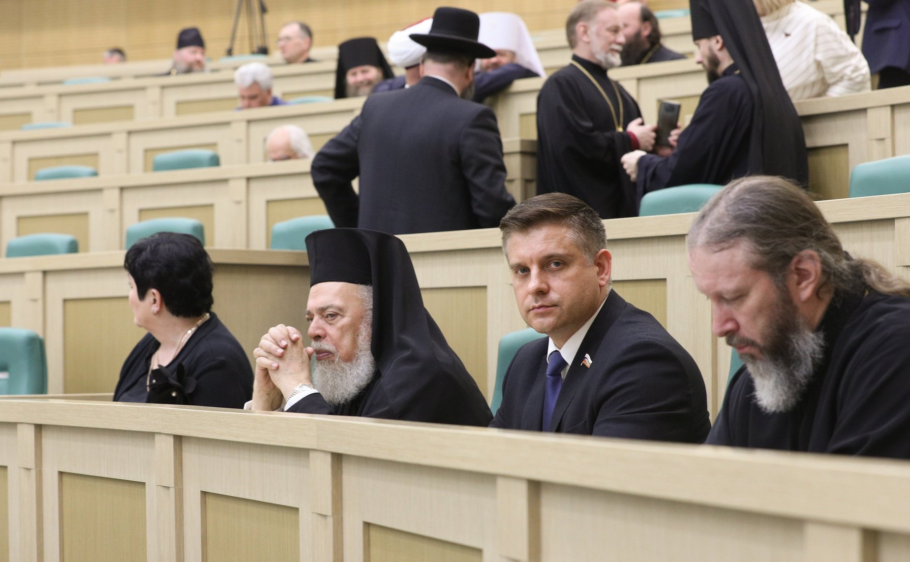 Пленарное заседание Х Парламентских встреч в рамках ХХХ Международных образовательных чтений «К 350-летию со дня рождения Петра I: секулярный мир и религиозность»