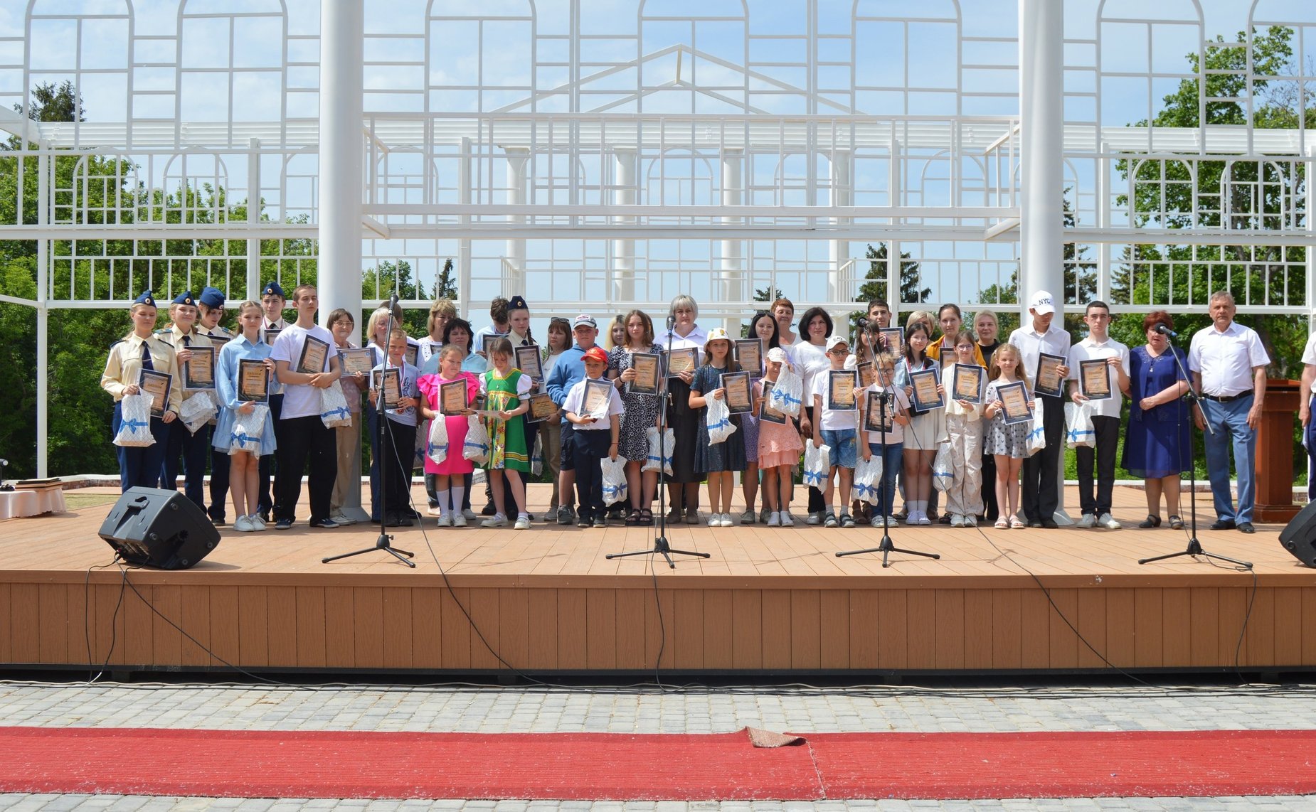 Сергей Рябухин в ходе поездки в регион принял участие в 57-м Всероссийском Пушкинском празднике поэзии в с. Языково Карсунского района