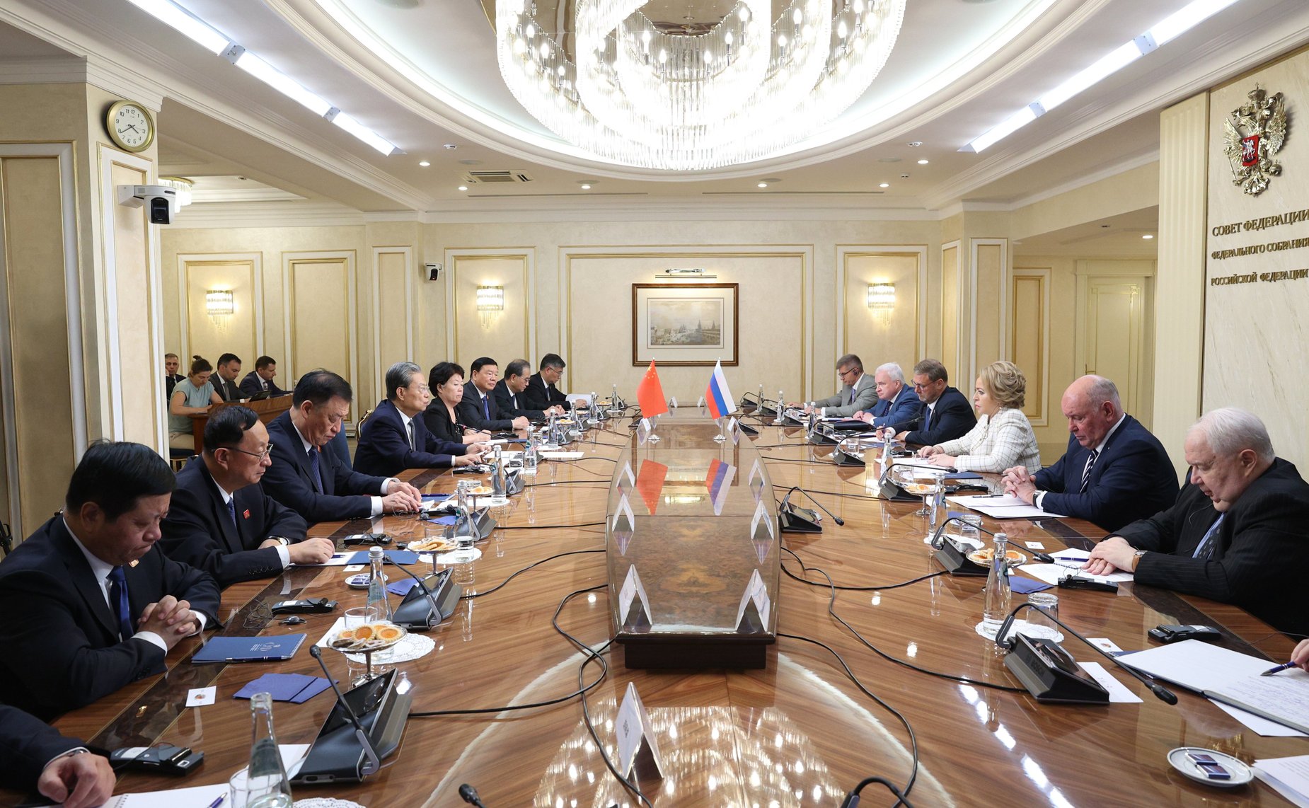 Валентина Матвиенко провела встречу с Председателем Постоянного комитета Всекитайского собрания народных представителей КНР Чжао Лэцзи