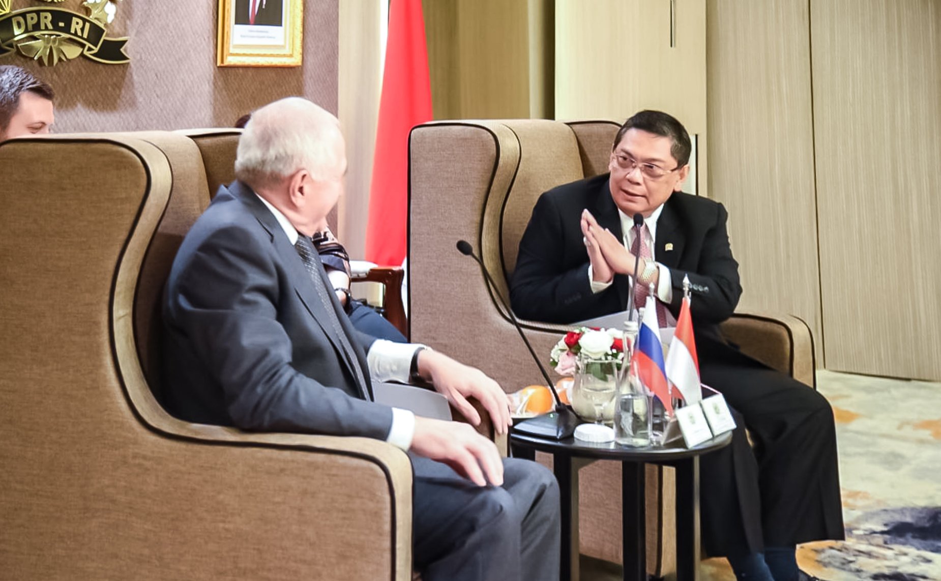 Встреча российских сенаторов с председателем профильной Комиссии Совета Народных Представителей (нижняя палата) Утутом Адианто