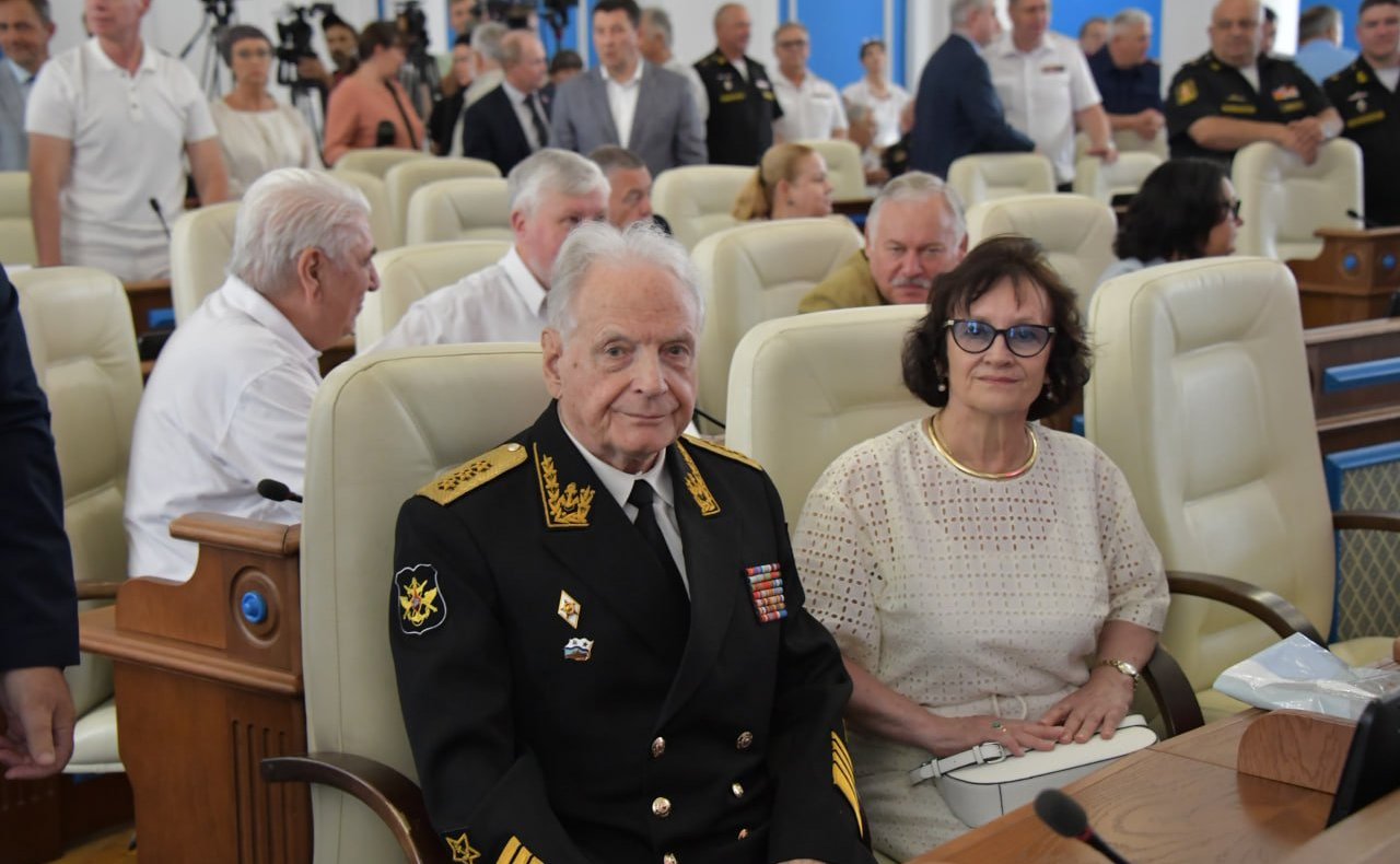 Екатерина Алтабаева приняла участие в торжественной церемонии награждения адмирала Игоря Касатонова