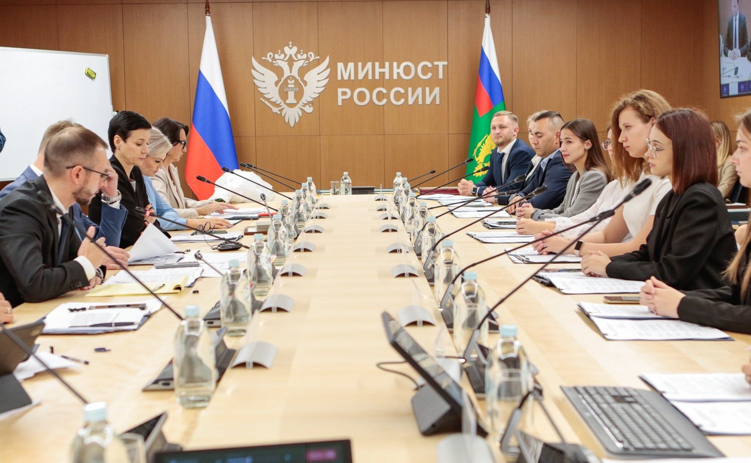 Круглый стол Комитета СФ по конституционному законодательству и государственному строительству «Инновационные формы оказания бесплатной юридической помощи в РФ»