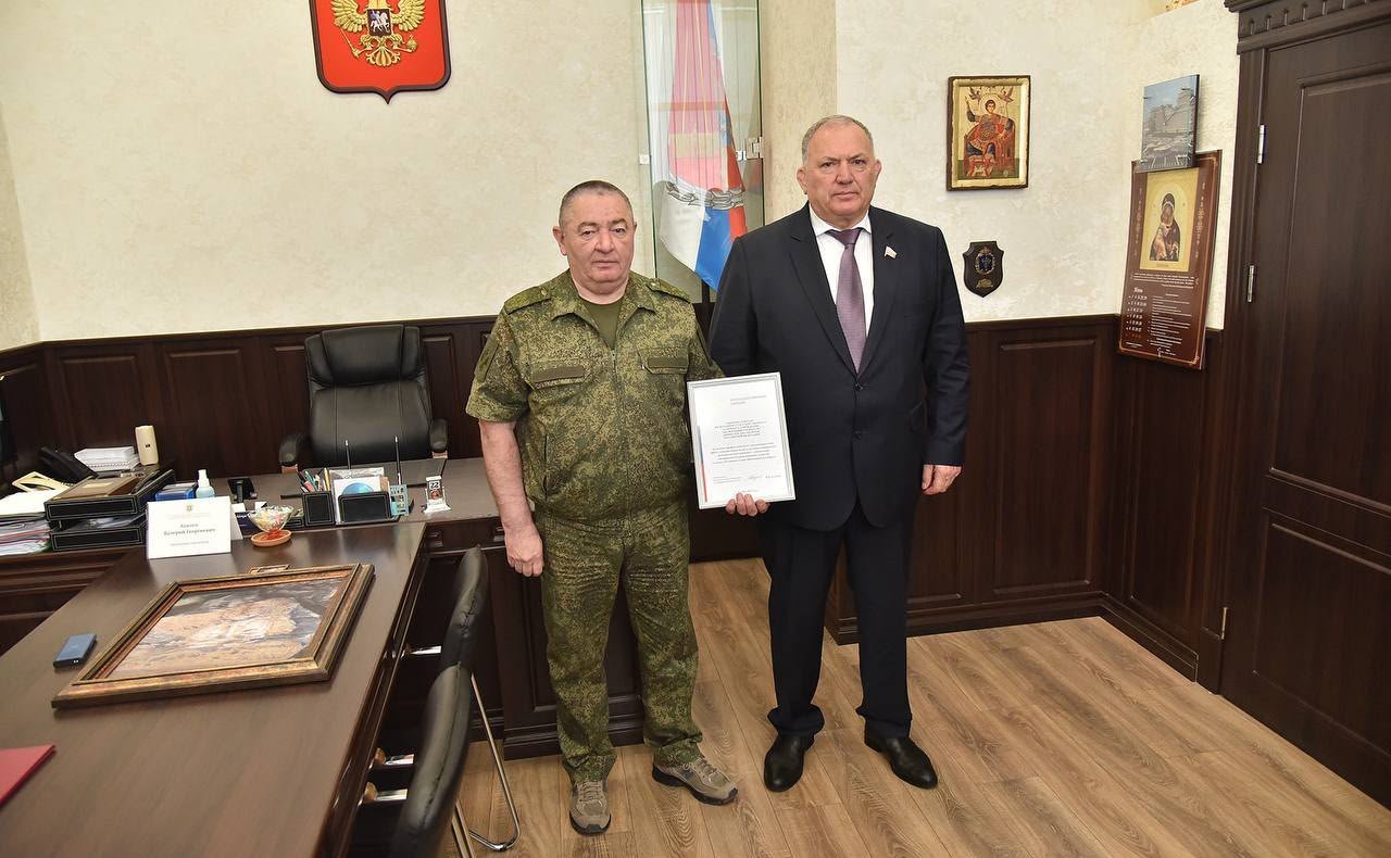 Крым Казаноков поздравил коллектив 1602-го военного клинического госпиталя с 85-летием