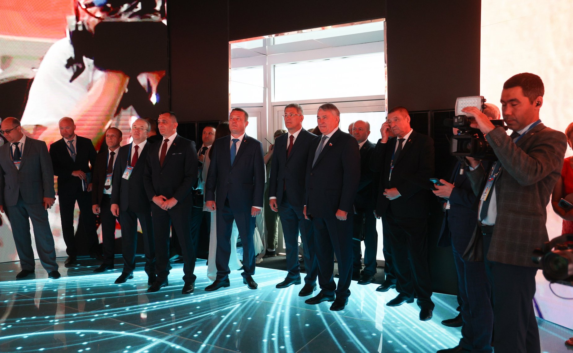 Юрий Воробьёв и заместитель Председателя Совета Республики Сергей Хоменко открыли выставку достижений народного хозяйства в рамках XI Форума регионов Беларуси и России