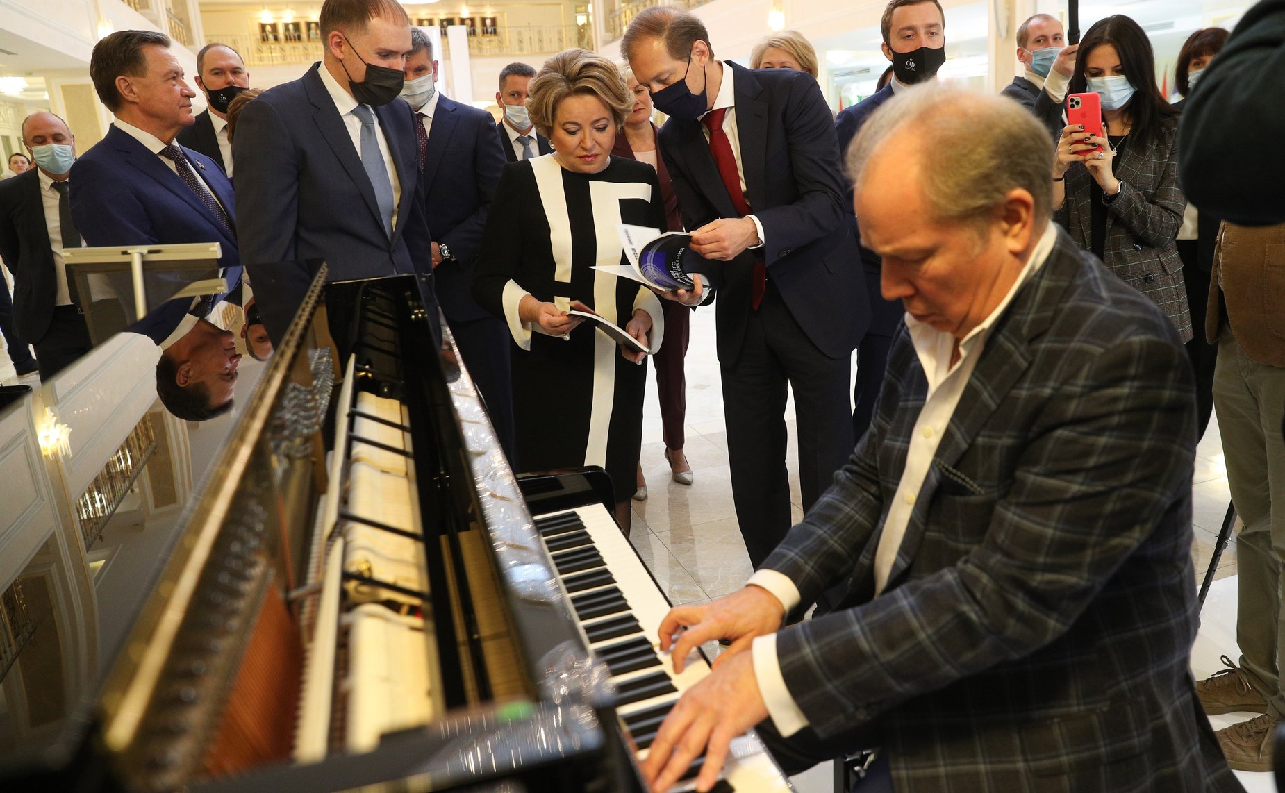 Открытие в Совете Федерации выставки детских товаров российских предприятий