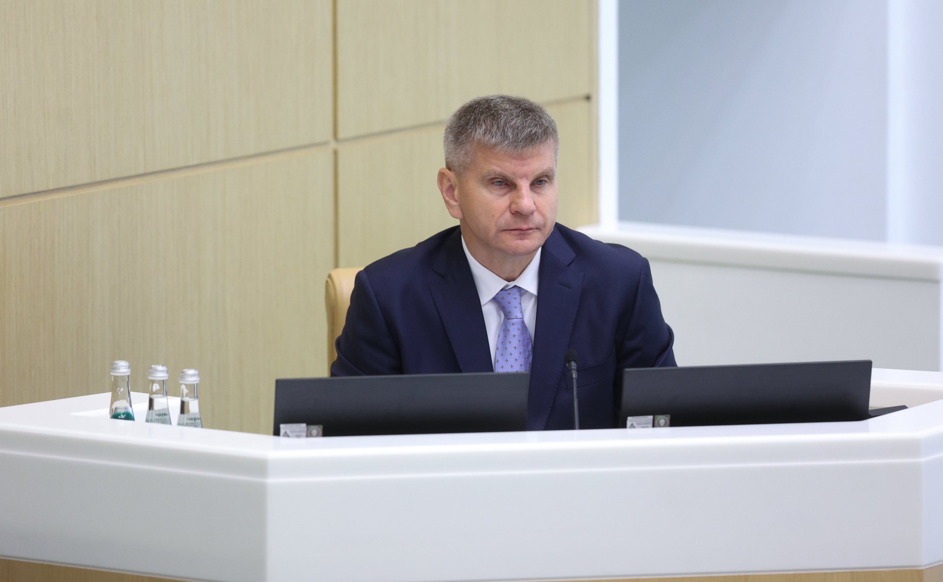 Геннадий Голов