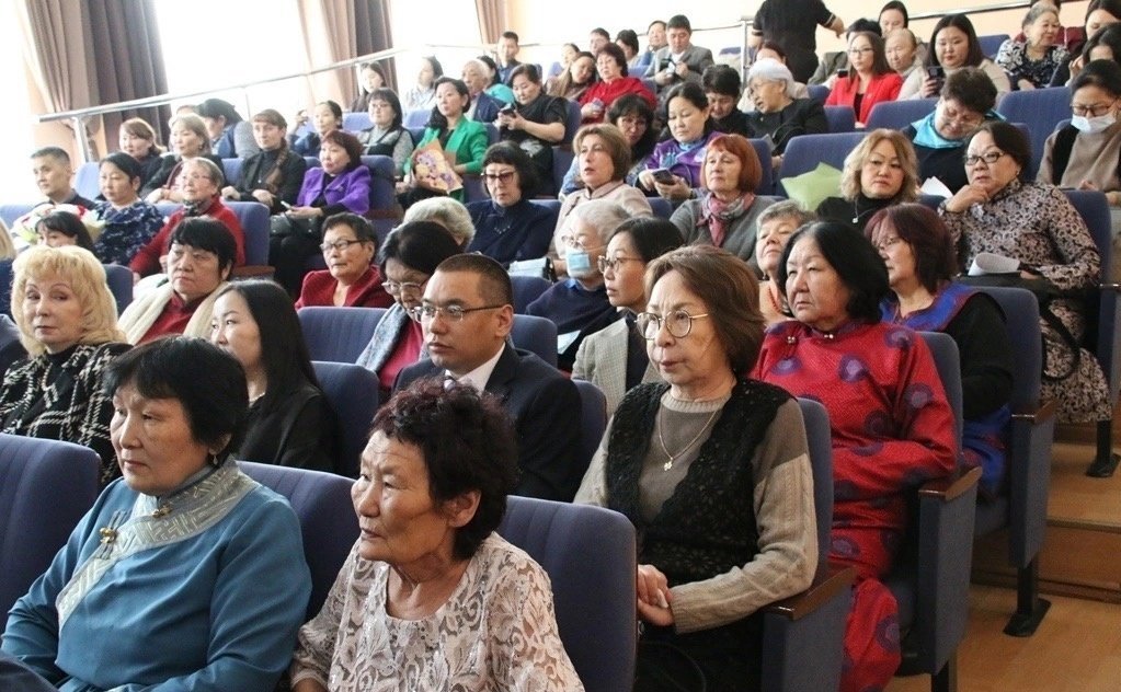 Дина Оюн приняла участие в торжественном собрании научного сообщества Республики Тыва, посвященном Дню российской науки