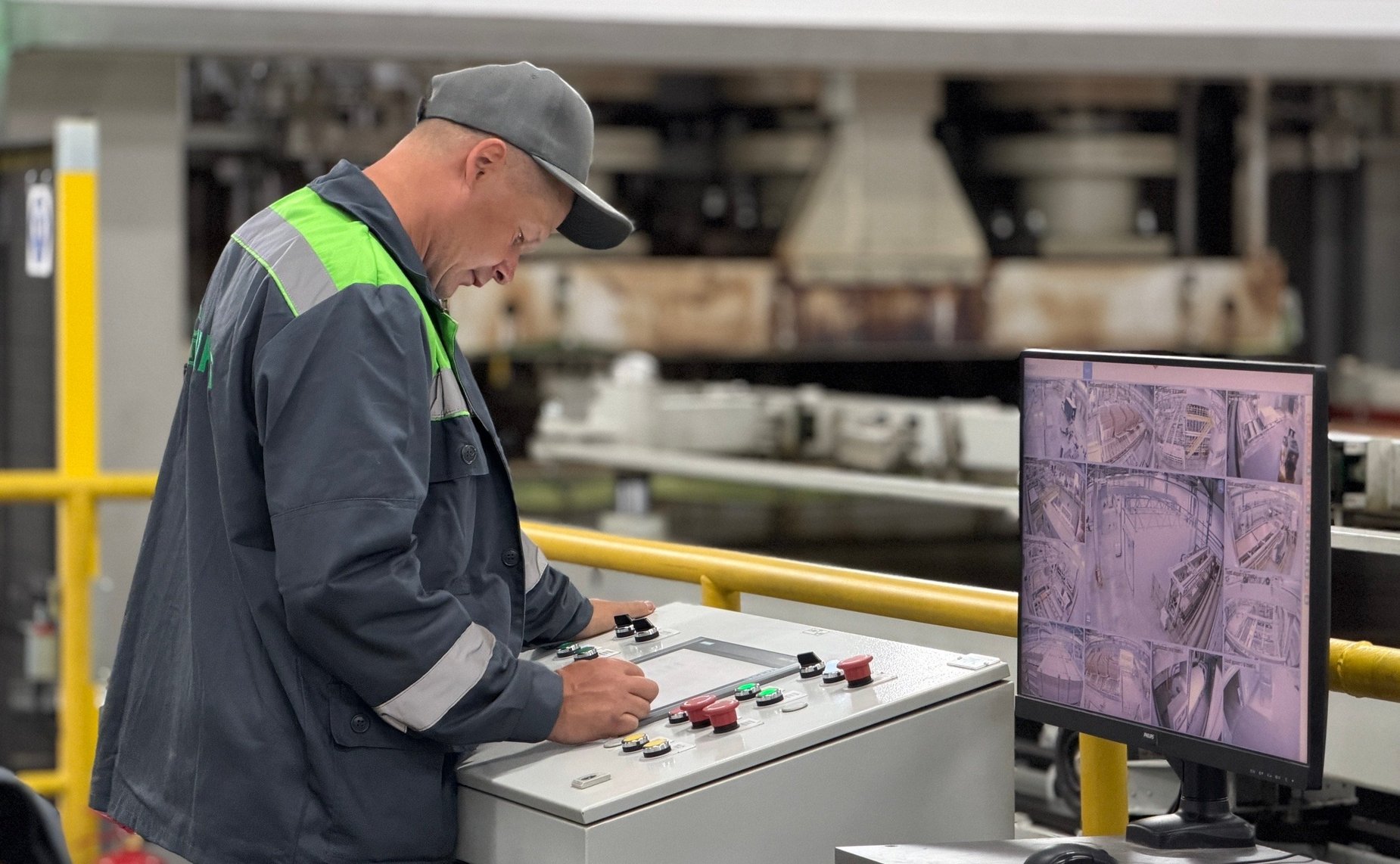 Роман Маслов посетил новую производственную площадку в Вологодской области