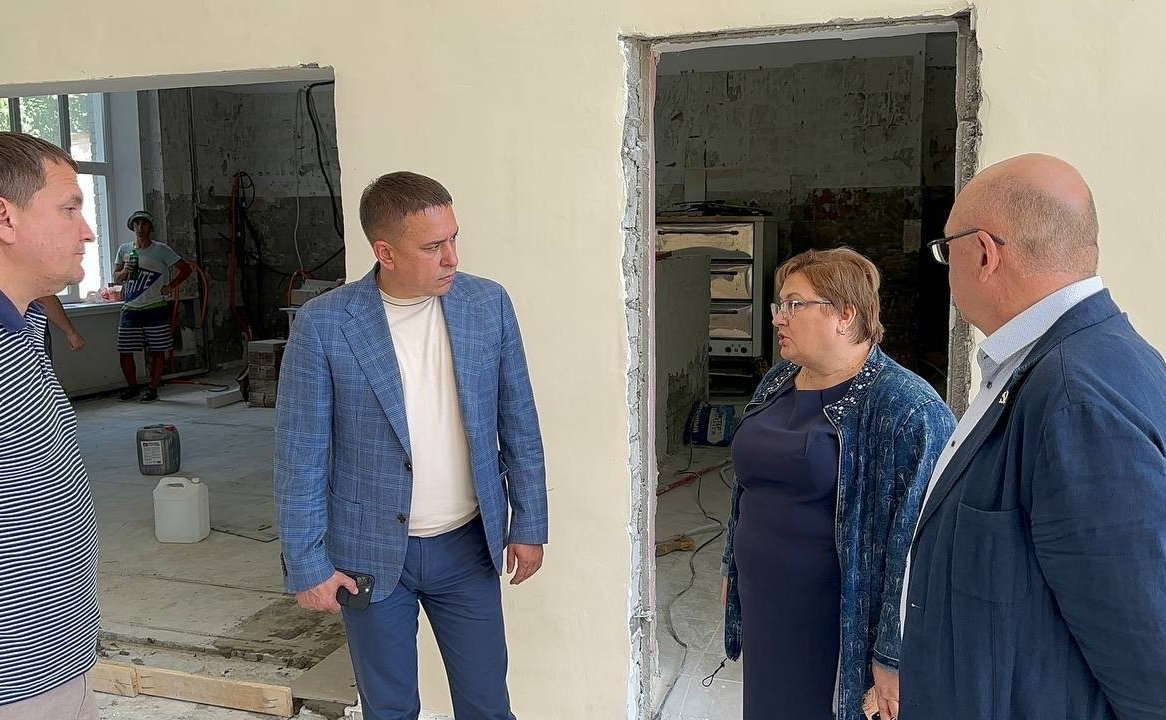 Айрат Гибатдинов совершил рабочую поездку в город Димитровград и Мелекесский район, где посетил ряд ключевых социальных и медицинских объектов