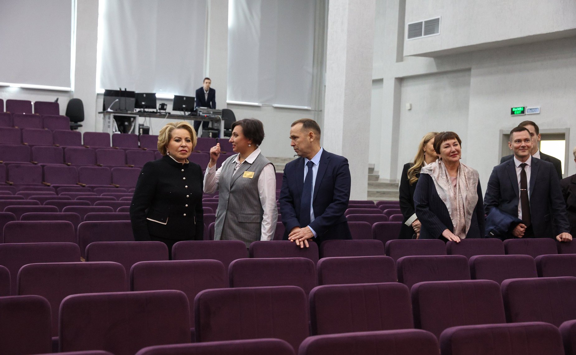 В ходе рабочей поездки в Курганскую область Председатель Совета Федерации Валентина Матвиенко посетила среднюю общеобразовательную школу №52 города Кургана