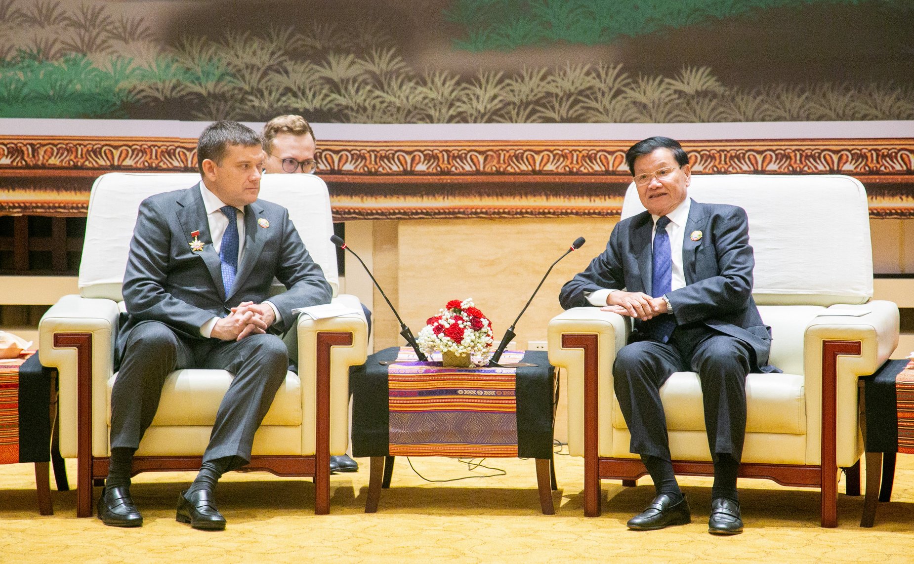 Николай Журавлёв провёл встречу с Президентом Лаосской Народно-Демократической Республики Тхонглуном Сисулитом