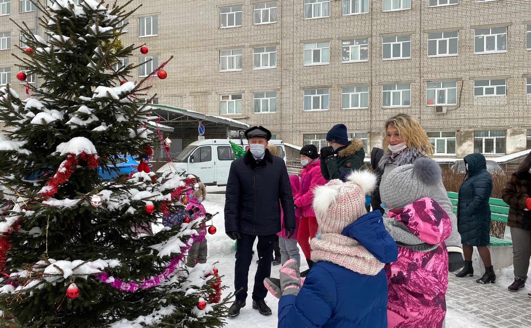 Наталия Косихина и Сергей Березкин устроили детский праздник для пациентов областной деткой больницы