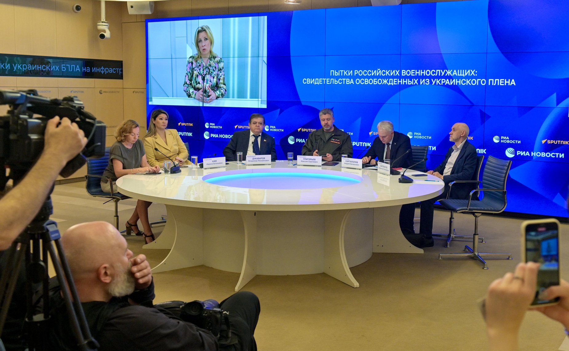 В пресс-центре МИА «Россия сегодня» прошла пресс-конференция по представленному докладу Международного общественного трибунала по преступлениям украинских неонацистов «Пытки российских военнослужащих: свидетельства освобожденных из украинского плена»