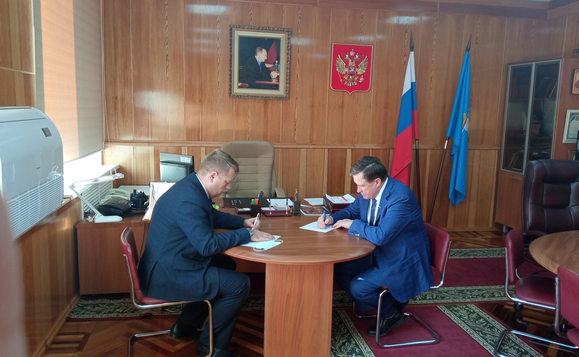 Сергей Рябухин в ходе рабочей поездки в регион встретился с и. о. министра здравоохранения области Александром Гашковым