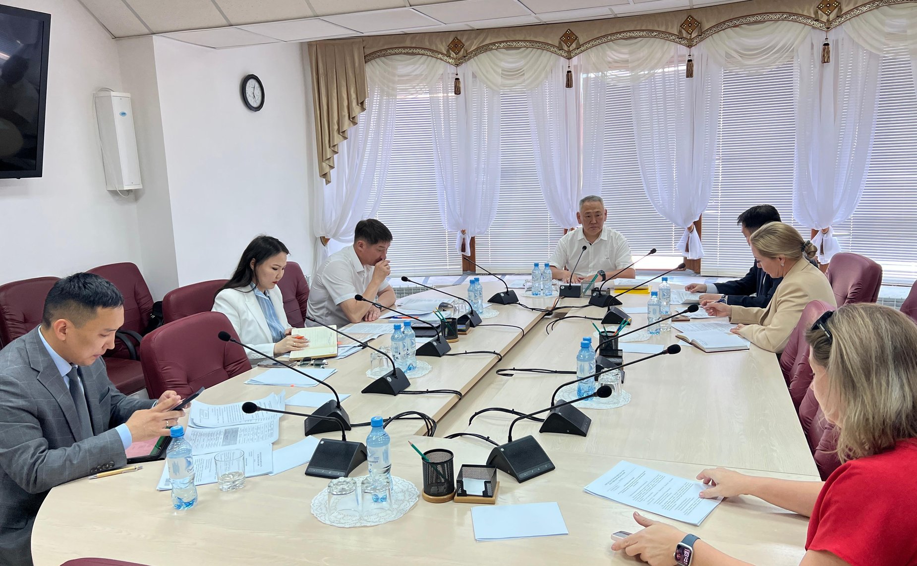 Сахамин Афанасьев провел в якутском парламенте рабочее совещание по вопросу инвентаризации и передачи неиспользуемого федерального имущества, находящегося в неудовлетворительном состоянии на территории Республики Саха (Якутия)