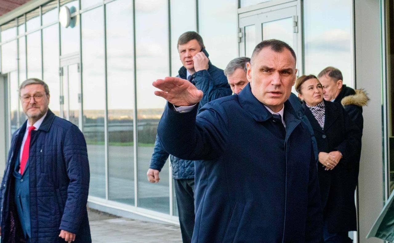 В рамках рабочей поездки сенаторы РФ совместно с главой Республики Марий Эл Юрием Зайцевым посетили в Йошкар-Оле аэропортовый комплекс города, универсальный крытый легкоатлетический манеж «Арена Марий Эл», учебный корпус Училища Олимпийского резерва