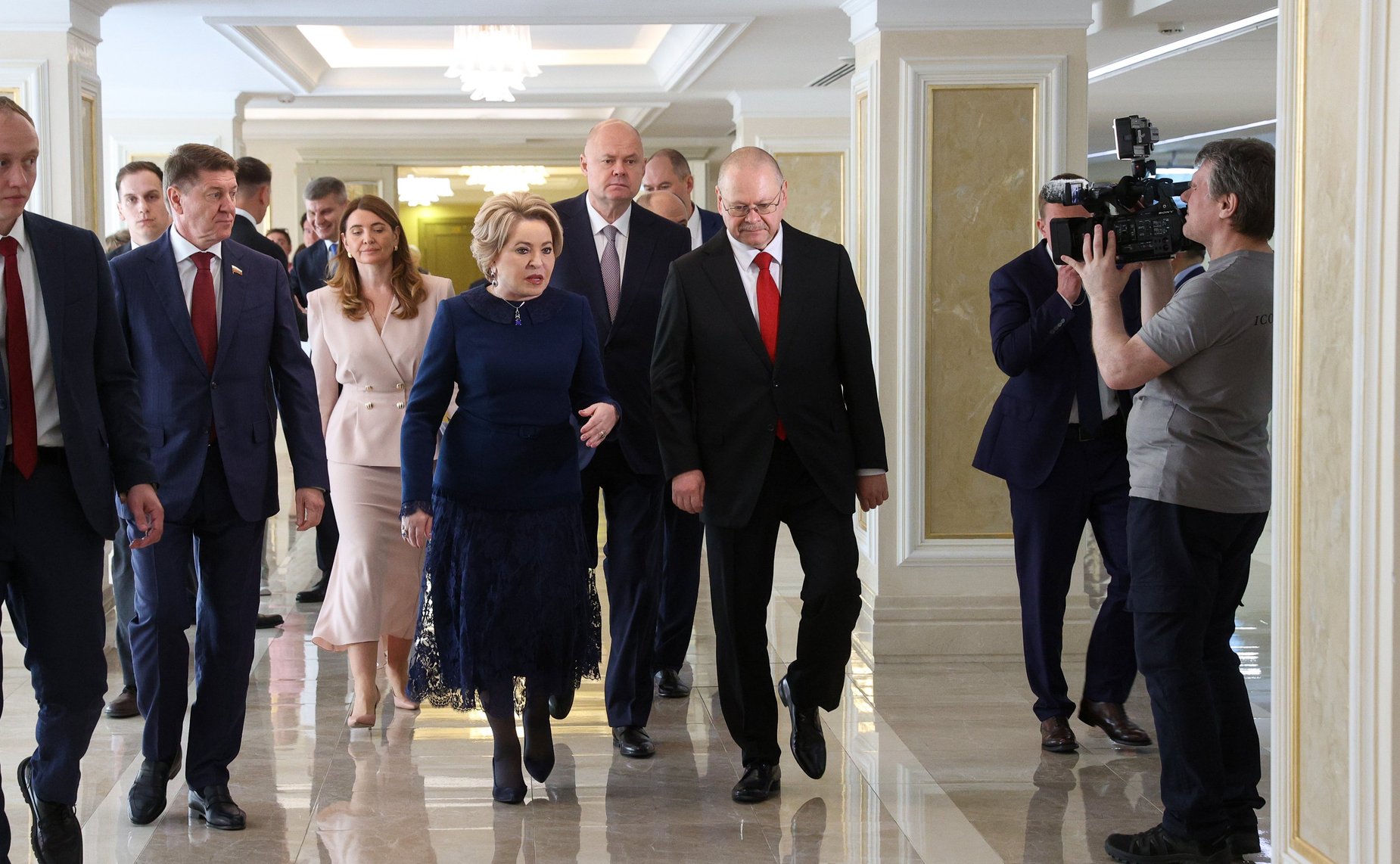 Валентина Матвиенко и Олег Мельниченко осмотрели выставку Пензенской области, развернутую в верхней палате парламента