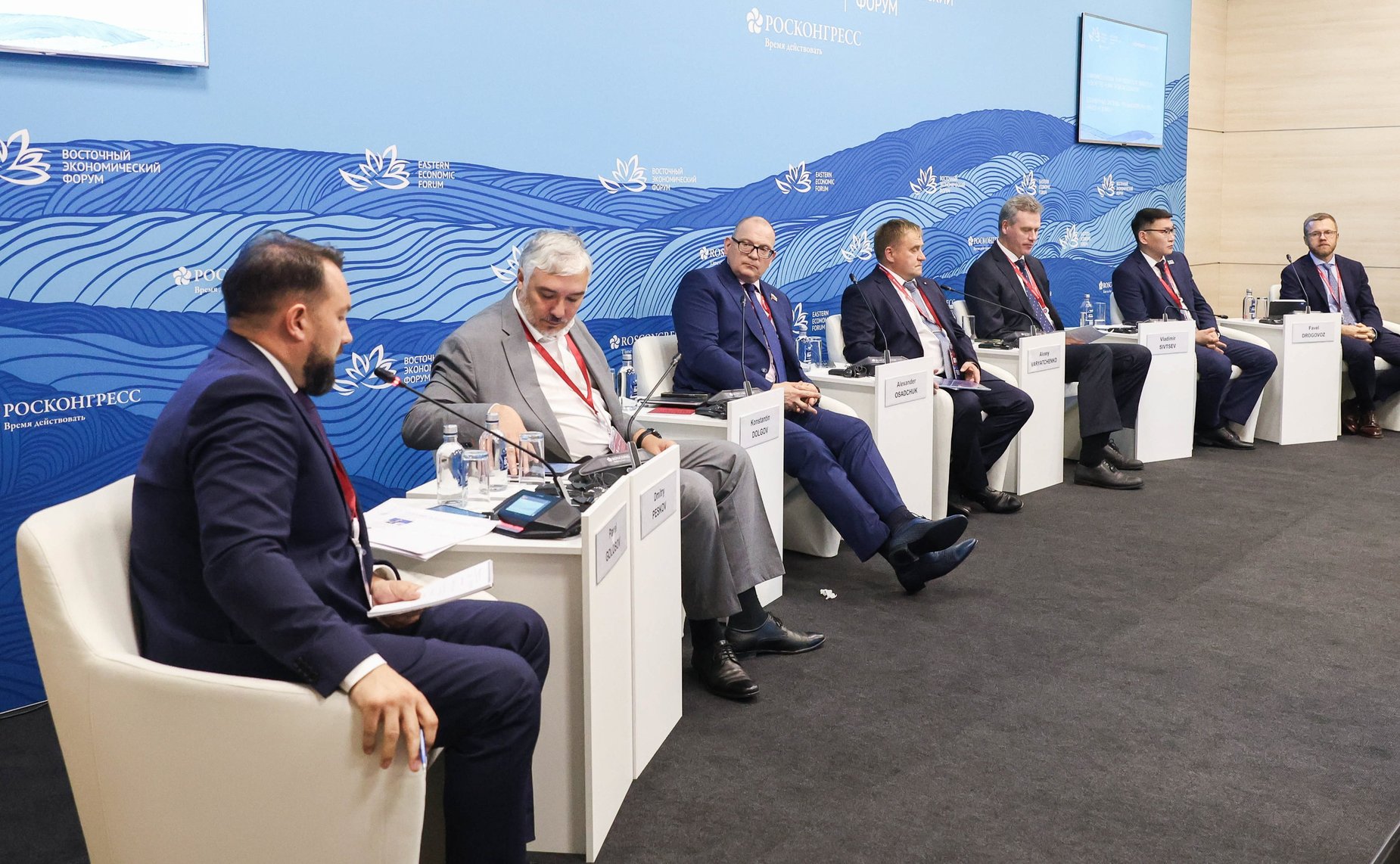 Сессия «Беспилотные системы – что бы изобрести, чтобы ничего не делать?». Сенаторы принимают участие в VIII Восточном экономическом форуме
