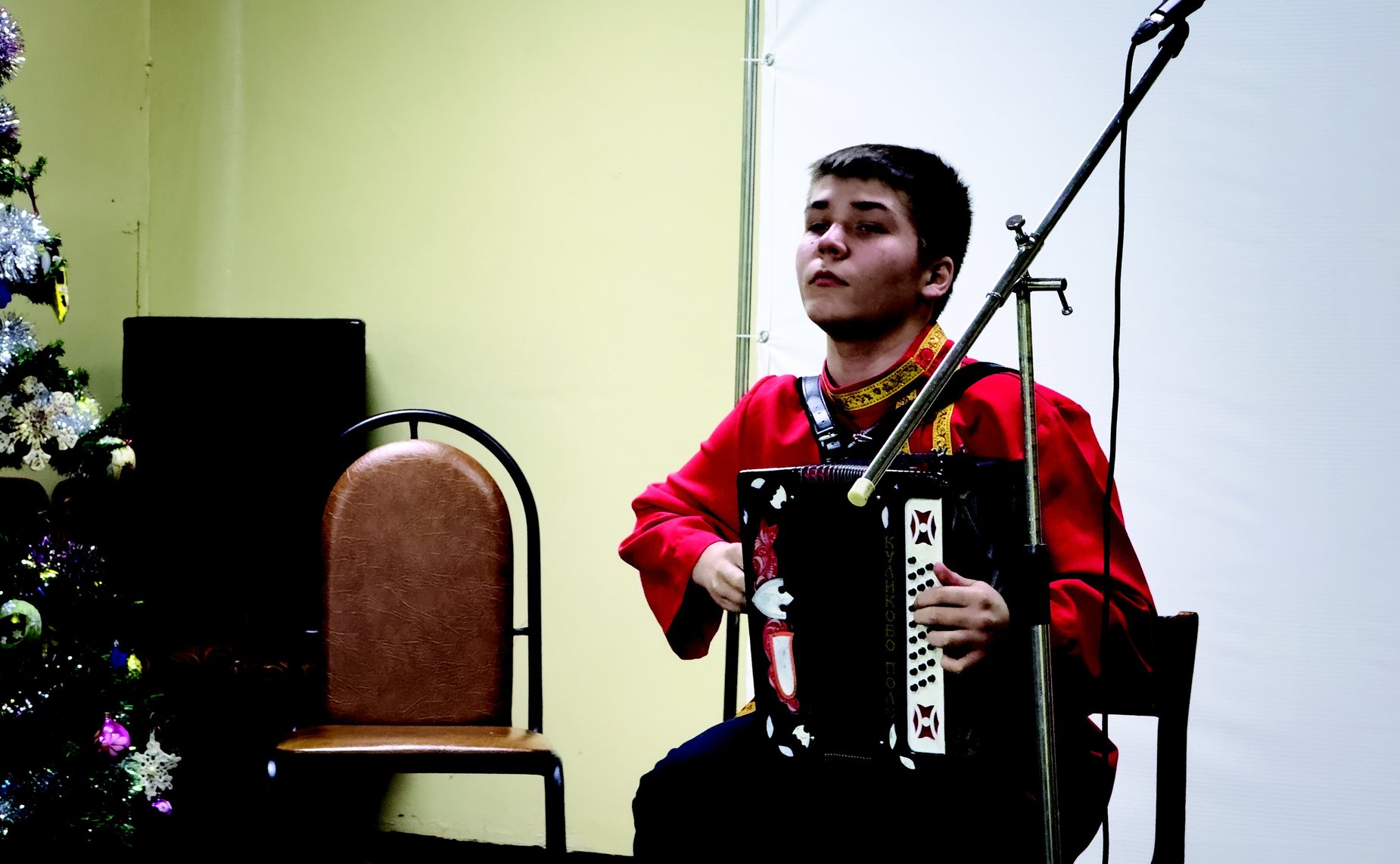 Иван Новиков вместе с представителями общественных организаций, командой Ресурсного центра добровольчества поздравил с Новым годом и Рождеством участников специальной военной операции