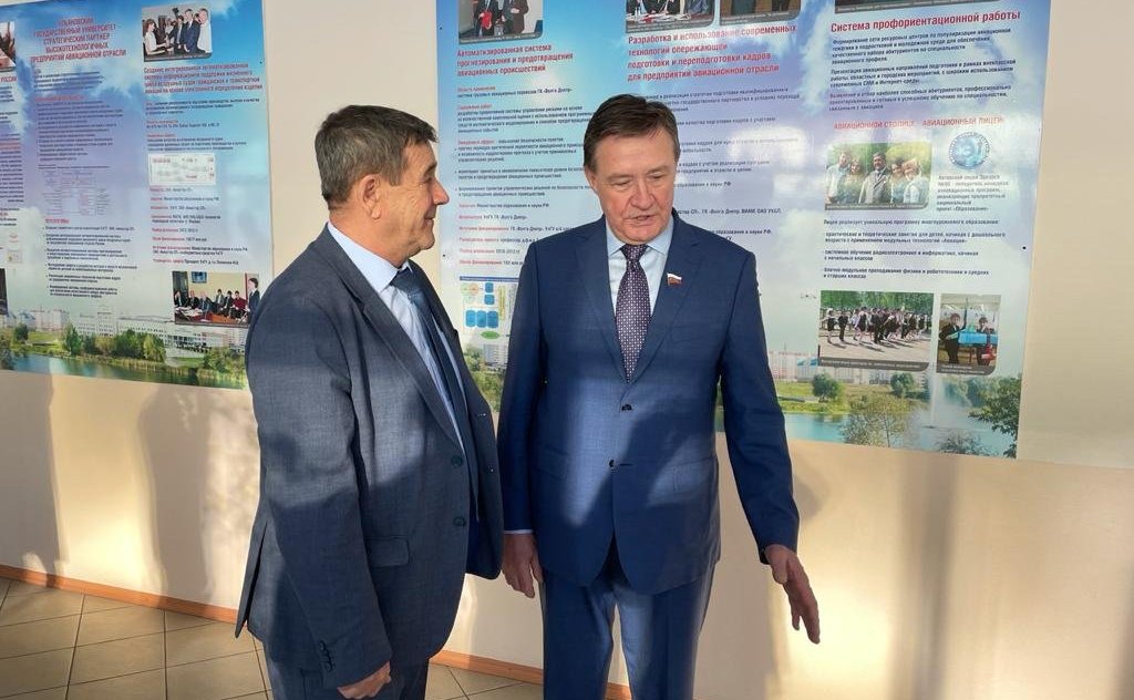 Сергей Рябухин посетил Авторский лицей в Ульяновске