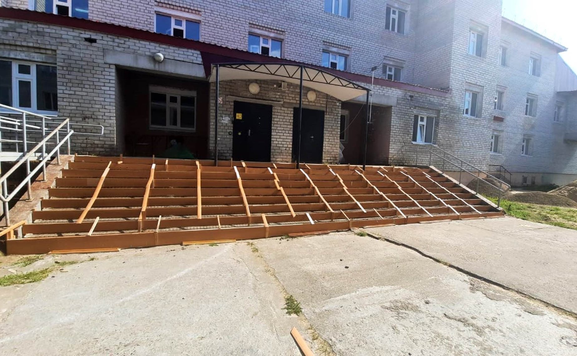Римма Галушина в рамках работы в регионе проинспектировала ход ремонтных работ в специальной (коррекционной) школе-интернате г. Нарьян-Мара