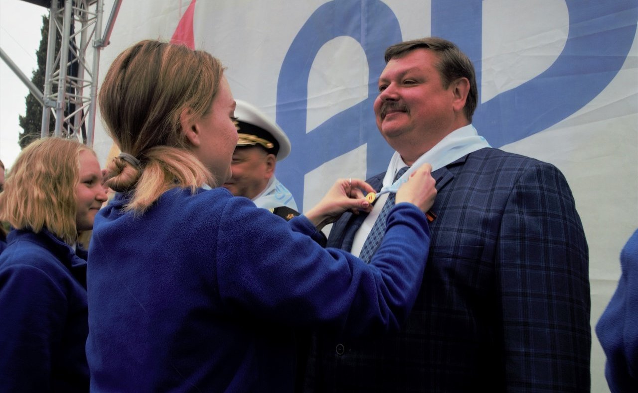 Сергей Колбин принял участие в открытии тематической смены «Школа будущих командиров» в «Артеке»