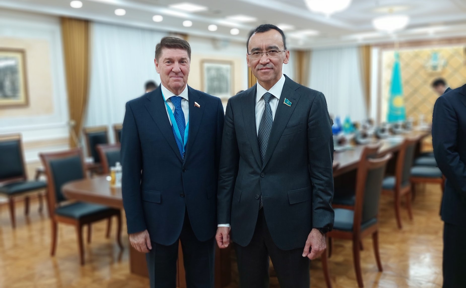 Делегация сенаторов приняла участие в наблюдении за проведением референдума по принятию новой Конституции Казахстана