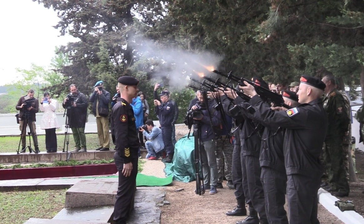 Екатерина Алтабаева приняла участие в торжественной церемонии захоронения останков наших бойцов на Мемориальном кладбище в Севастополе