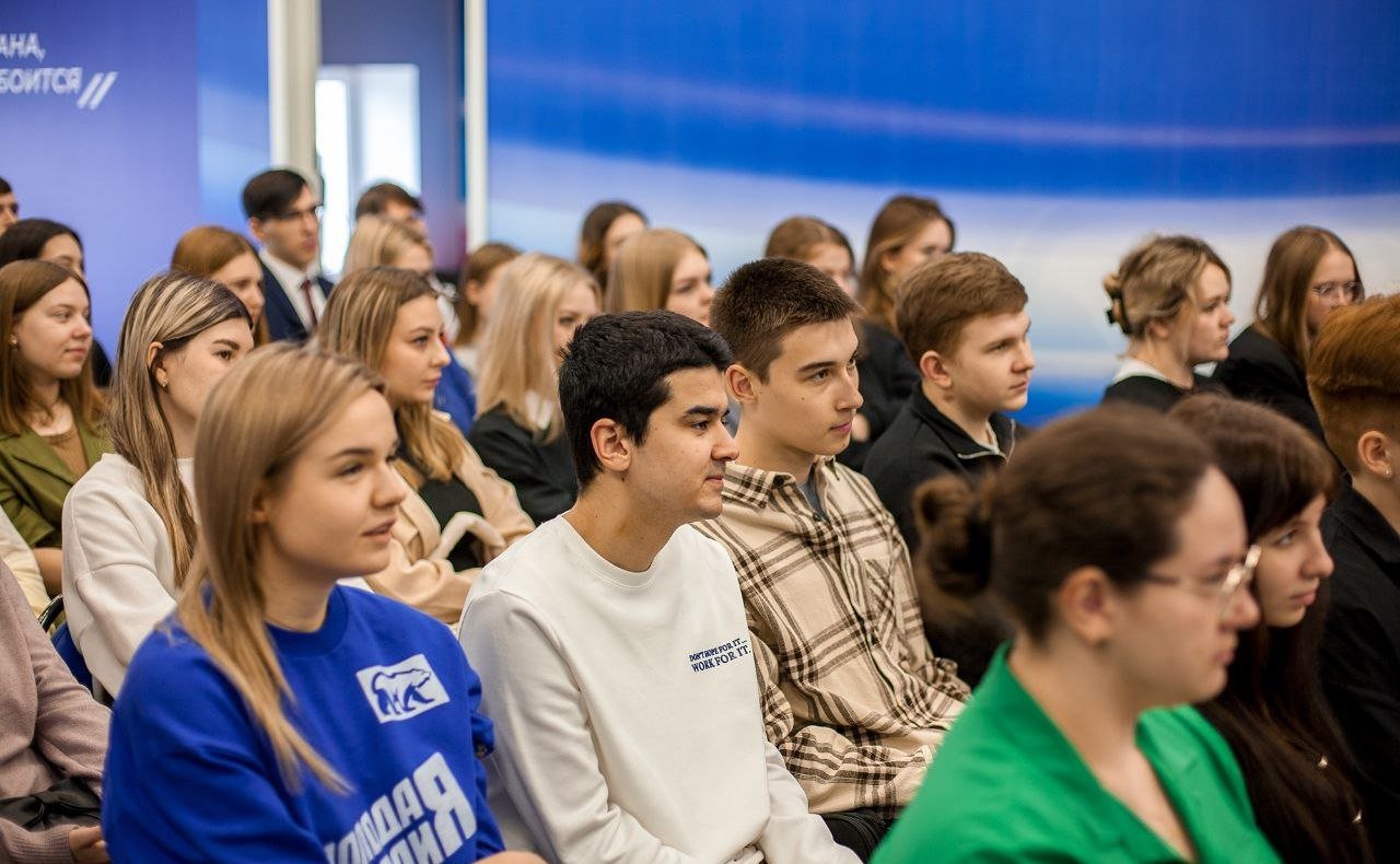 Владимир Киселев в рамках региональной недели пообщался со студентами Владимирского государственного университета и Российской академии народного хозяйства и государственной службы