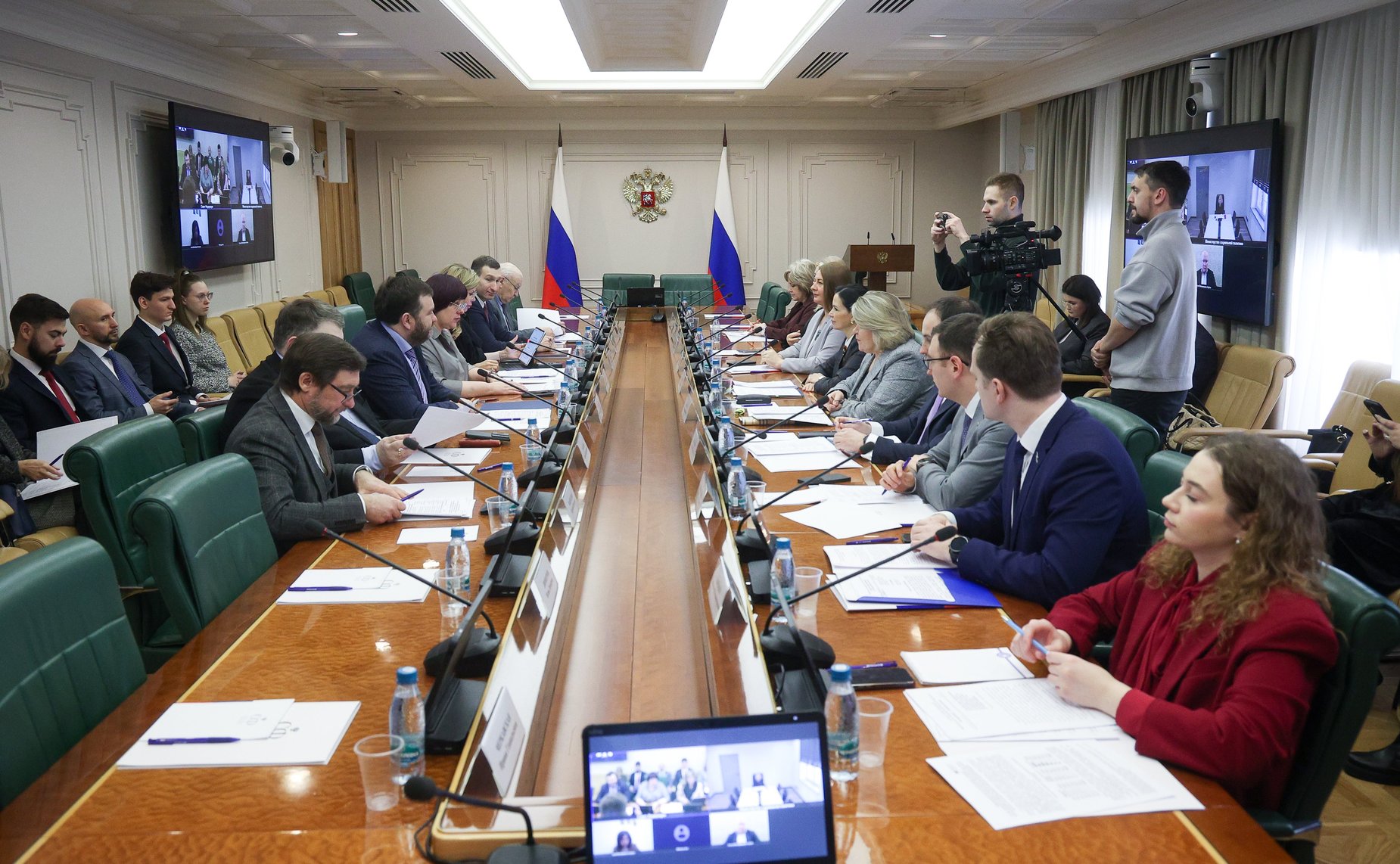 Совещание Комитета СФ по международным делам по вопросам совершенствования практики переселения в Россию соотечественников за рубежом, лиц, разделяющих российские духовно-нравственные ценности, и лиц, представляющих интерес для РФ