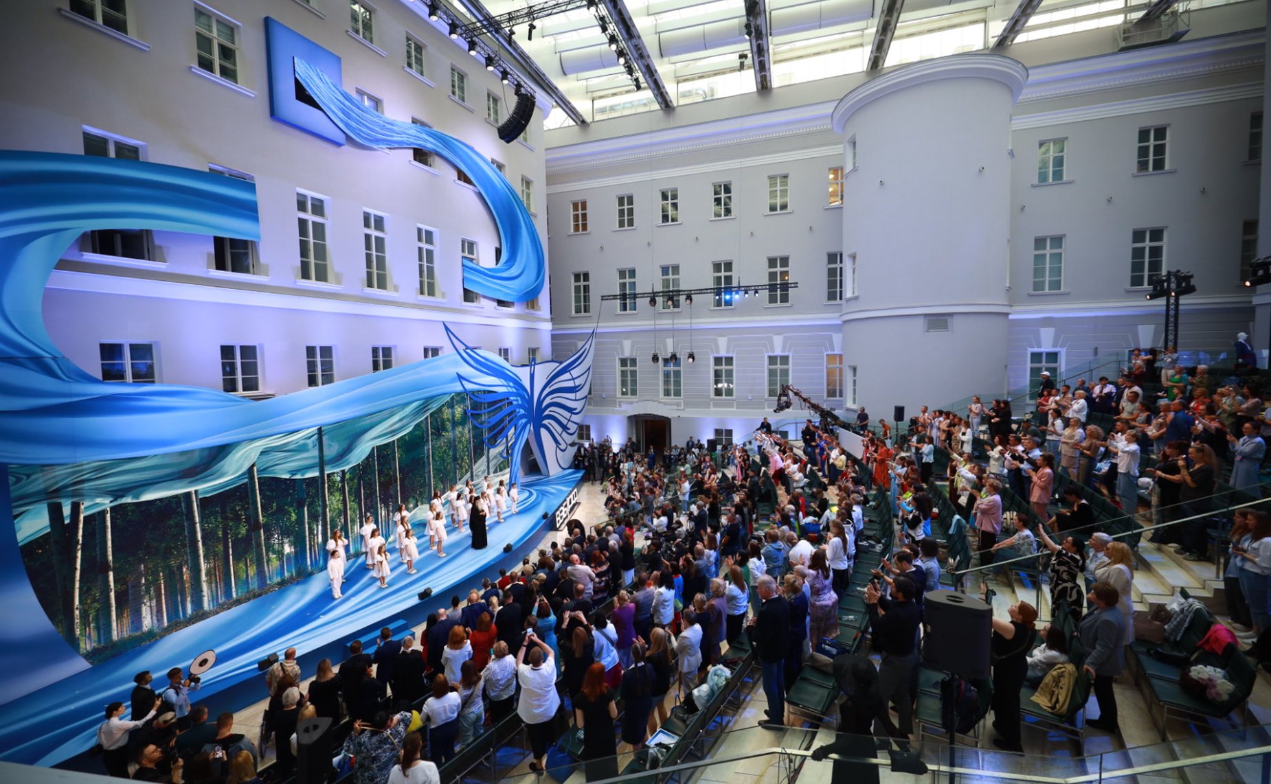 XXVIII Петербургский международный экономический форум (ПМЭФ’25). Показ международного конкурса адаптивной моды «На крыльях»