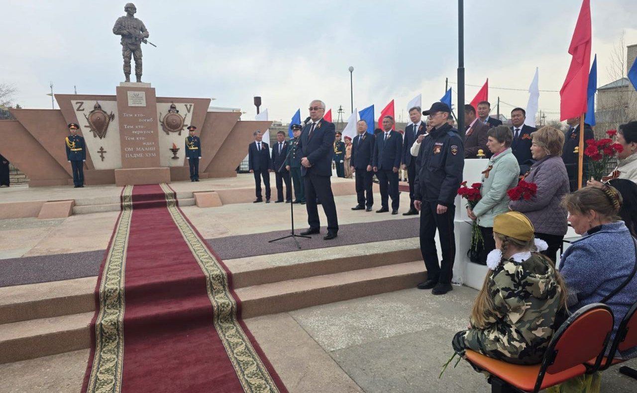 Баир Жамсуев принял участие в торжественных мероприятиях, посвященных 80-ой годовщине Великой Победы, в Могойтуйском муниципальном округе