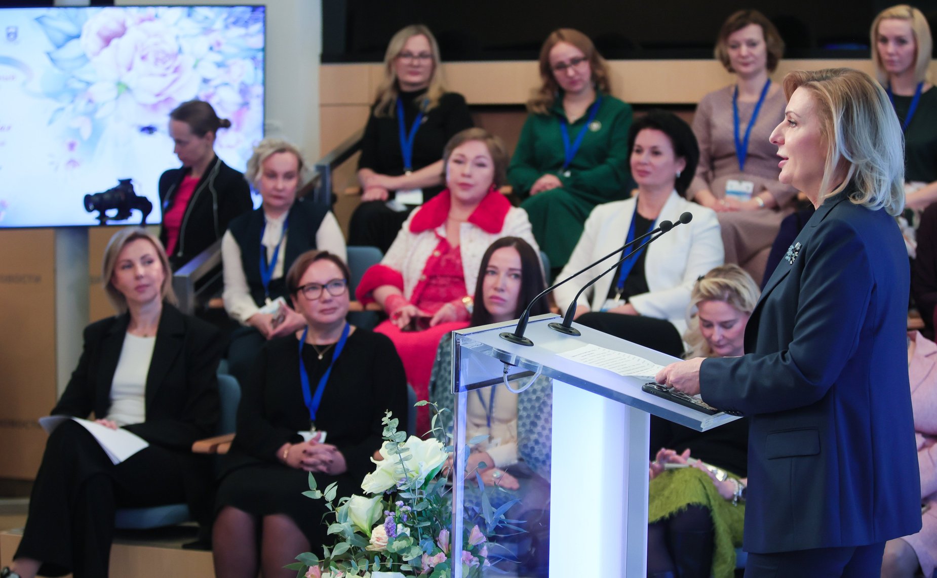 Заседание Дискуссионного клуба им. В.Г. Змазовой на тему: «Красота в женских руках!» (фото МИА «Россия Сегодня»)