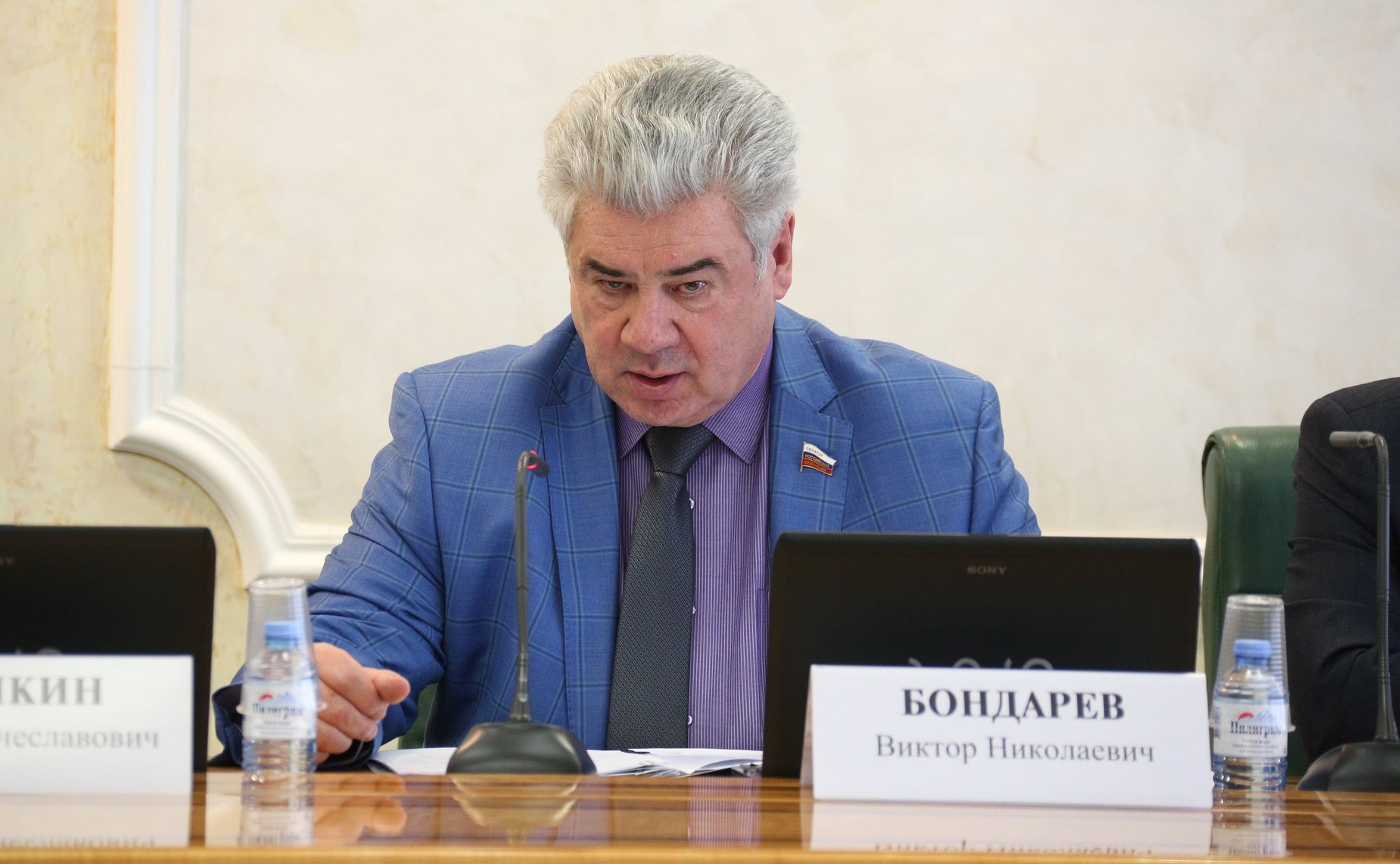 Виктор Бондарев