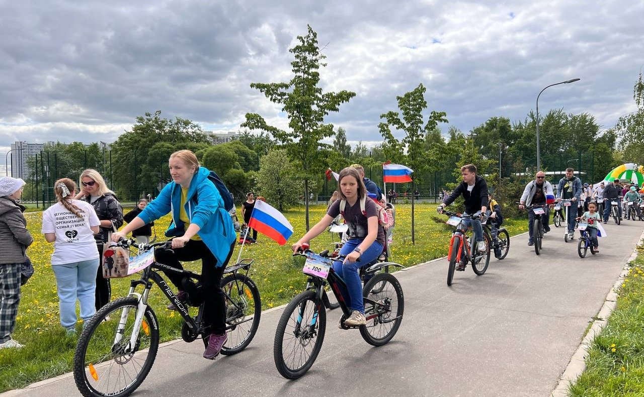 Инна Святенко приняла участие в юбилейном 10-м велопараде, посвященном Дню Победы
