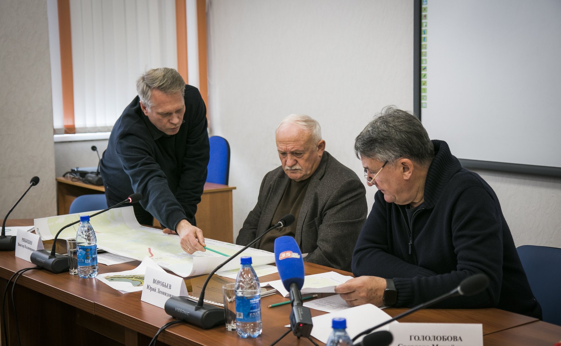 Ю. Воробьев проинспектировал ход работ по строительству набережной Вытегры