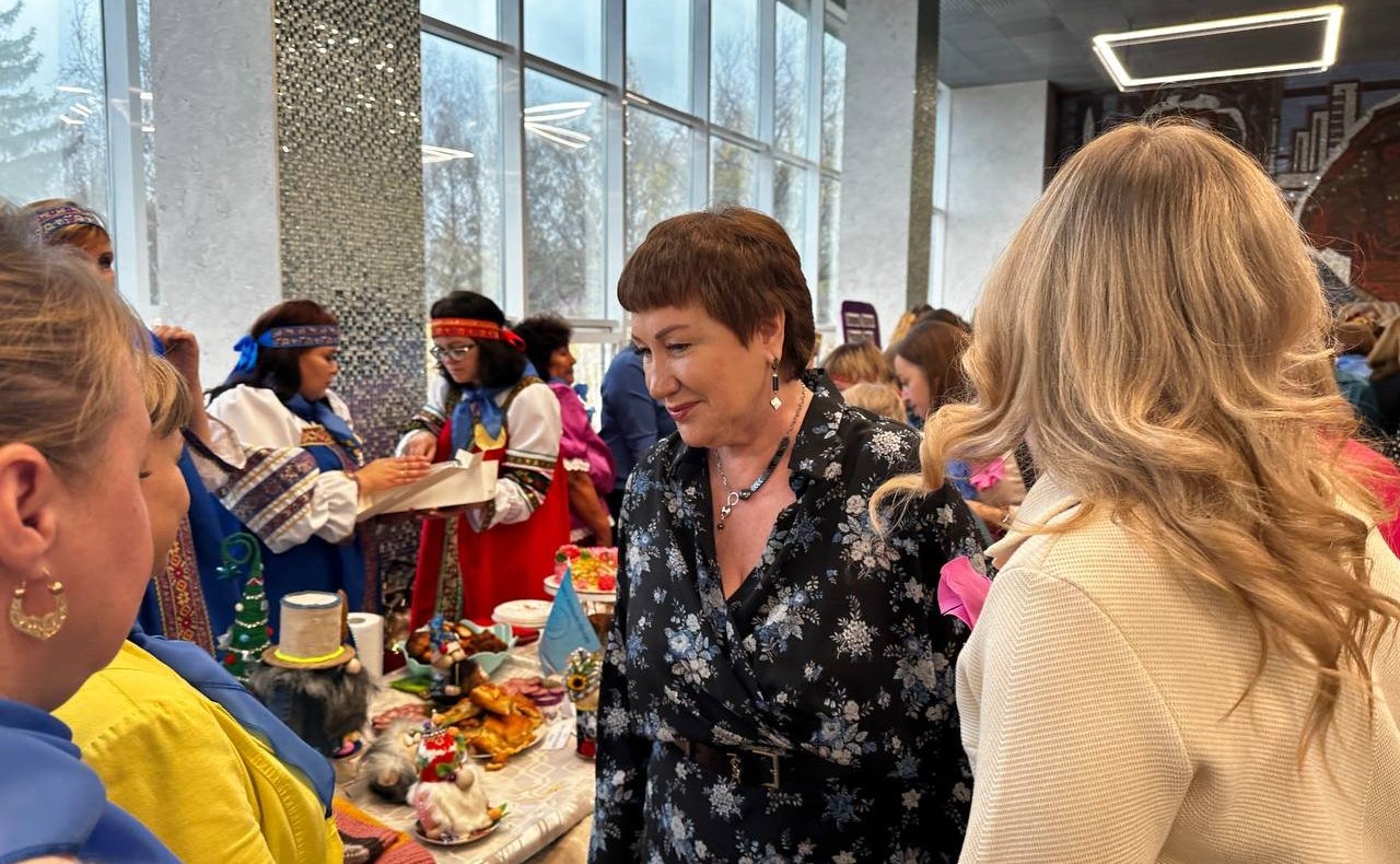 Елена Перминова в рамках региональной недели приняла участие в традиционном Губернском собрании, посвященном Международному дню сельских женщин