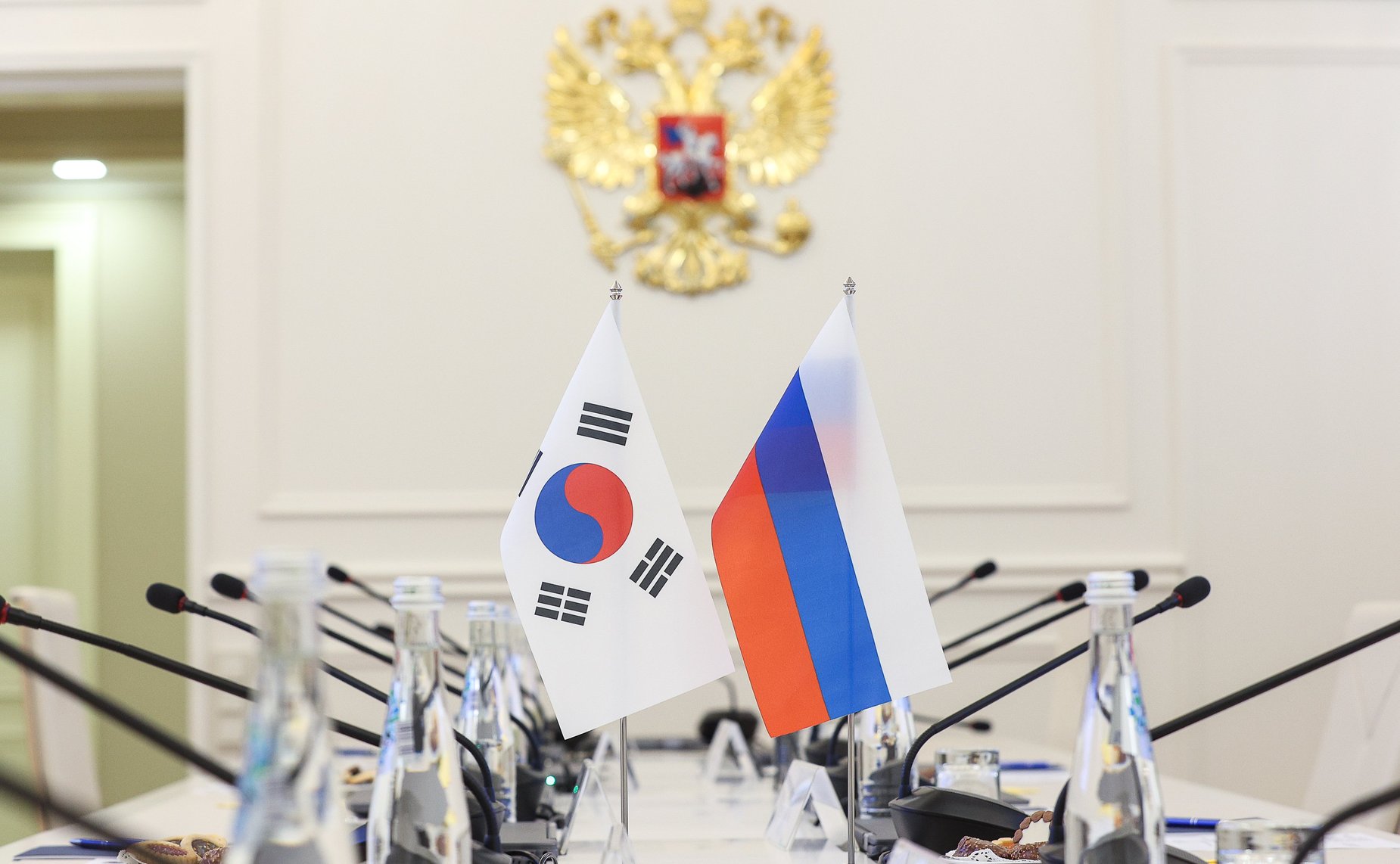 Ольга Епифанова провела встречу с Чрезвычайным и Полномочным Послом Республики Корея в Российской Федерации Ли До Хуном