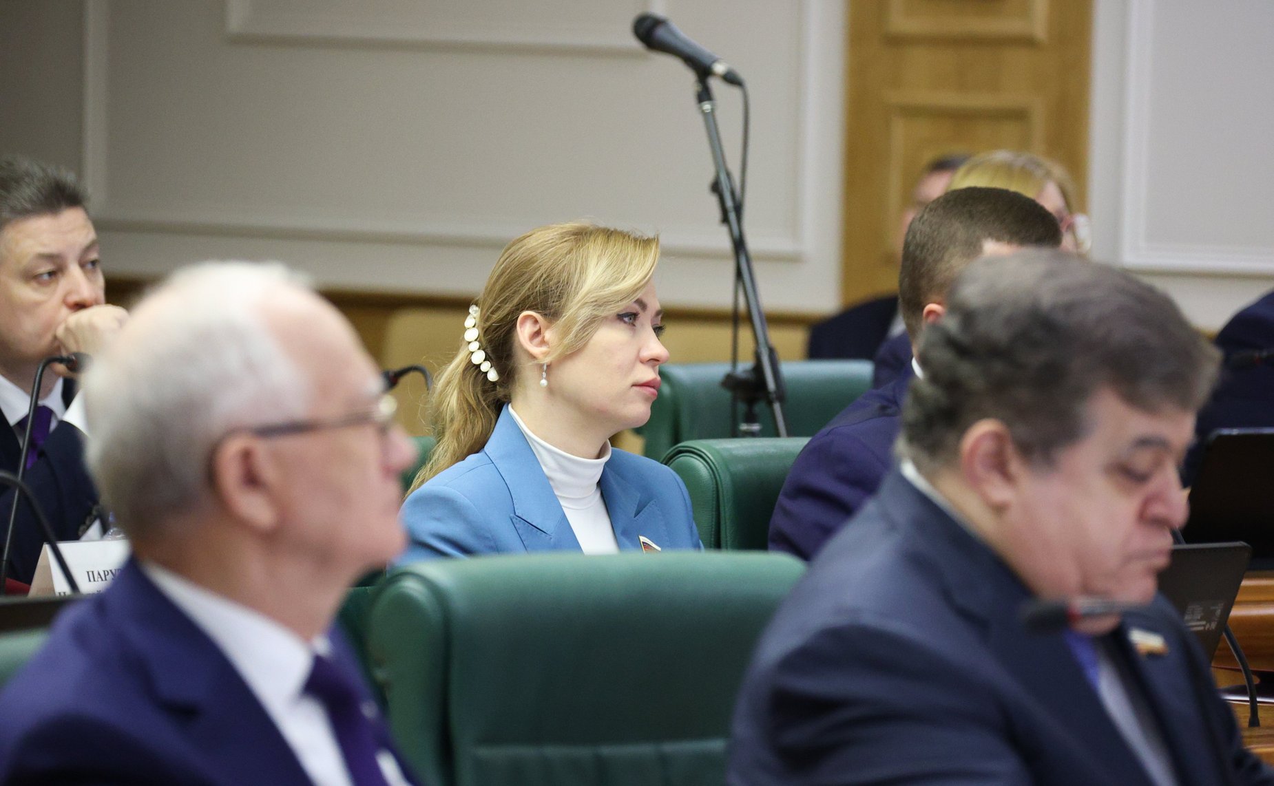 На заседании Комитета СФ по международным делам проведены консультации по предложенной Президентом РФ кандидатуре на должность Министра иностранных дел РФ