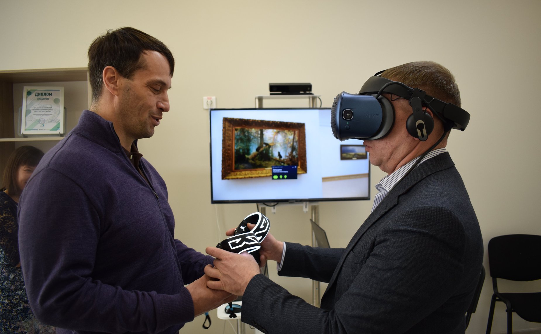 Эдуард Исаков обсудил в Ханты-Мансийске вопросы поддержки участников СВО, а также посетил социальные учреждения