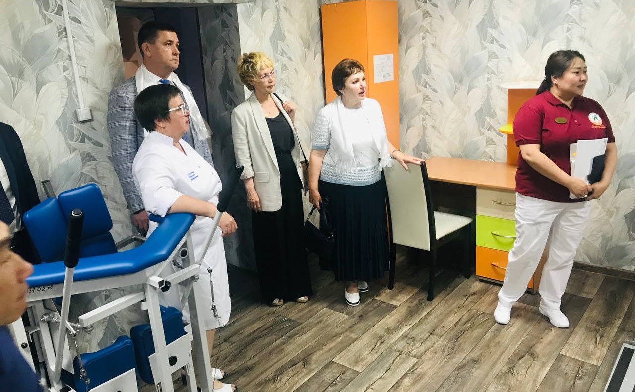 Комитет СФ по социальной политике провел в Республике Тыва выездное совещание с участием главы региона Владислава Ховалыга, представителей федеральных и региональных органов исполнительной власти