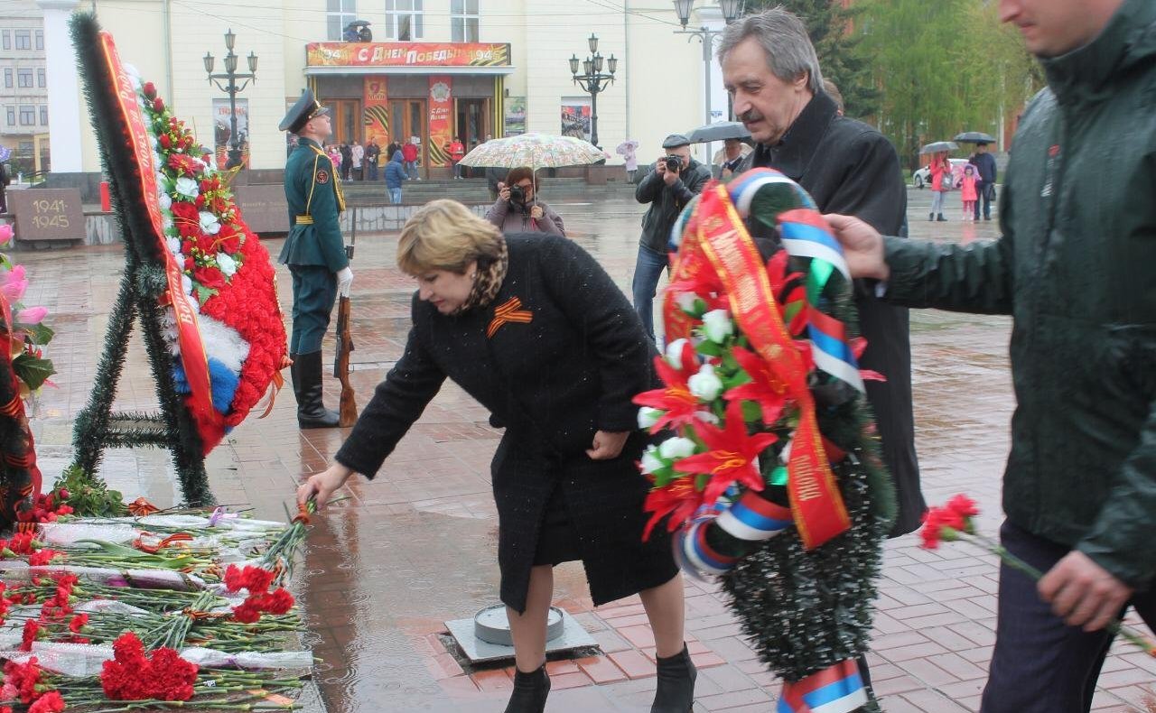 Ольга Хохлова возложила цветы к Вечному огню в Муроме и поздравила жителей города с Днём Победы