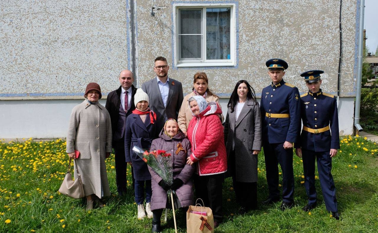 Руслан Смашнёв поздравил ветеранов из Смоленской области с Днём Победы