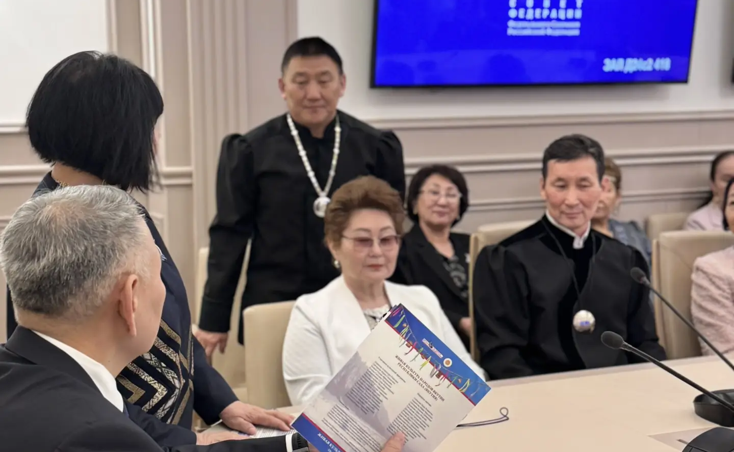 Сахамин Афанасьев встретился с представителями объединения «Мир женщин Севера»