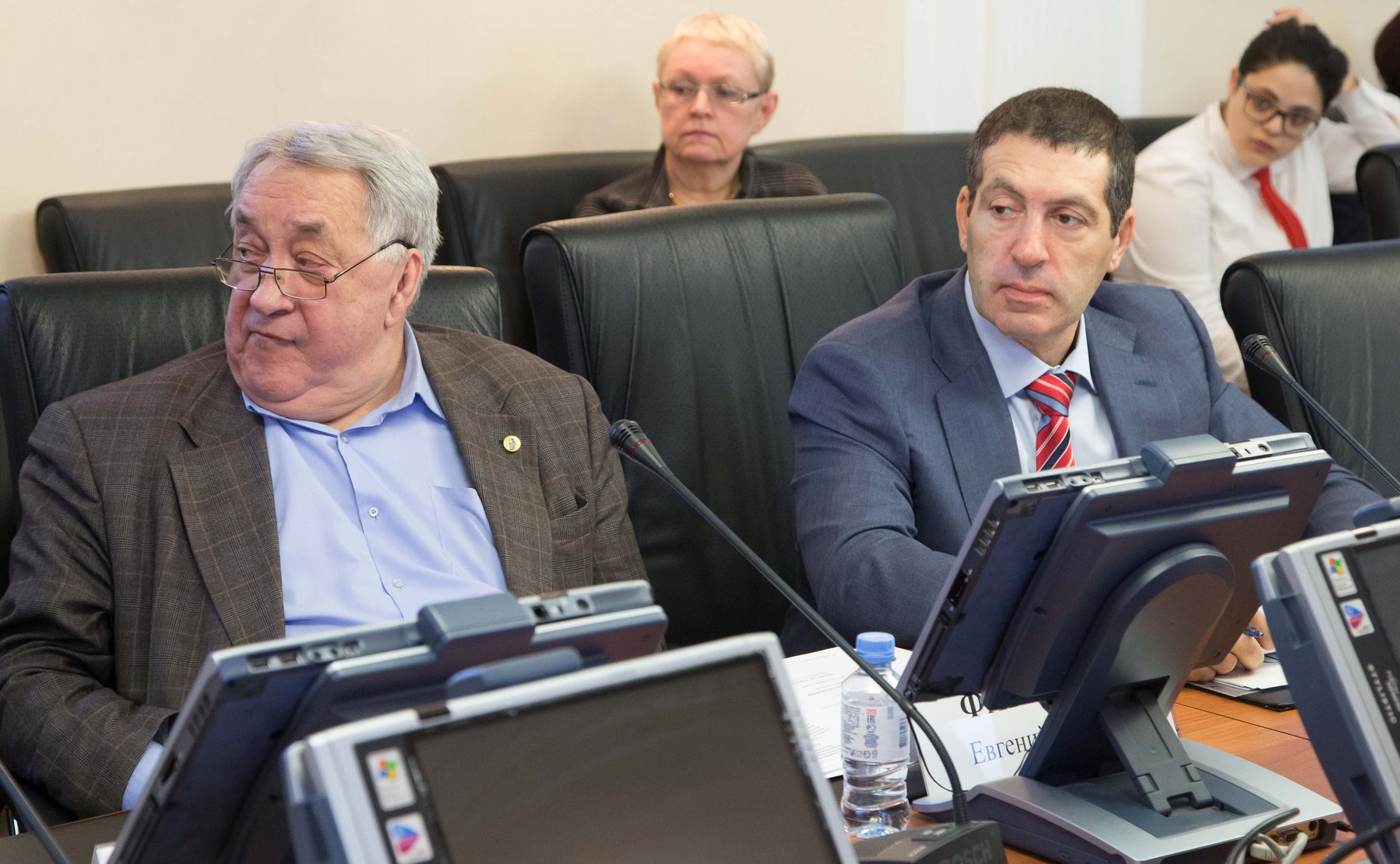 «Круглый стол», посвященный вопросам введения уголовной ответственности за незаконную добычу драгоценных и полудрагоценных камней, а также за нанесенный экологический ущерб