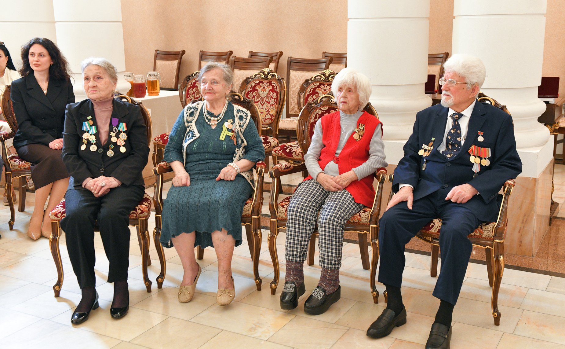 В преддверии Дня Победы Валентина Матвиенко встретилась в Ташкенте с ветеранами Великой Отечественной войны и блокадниками (Фото Спутник Узбекистан)